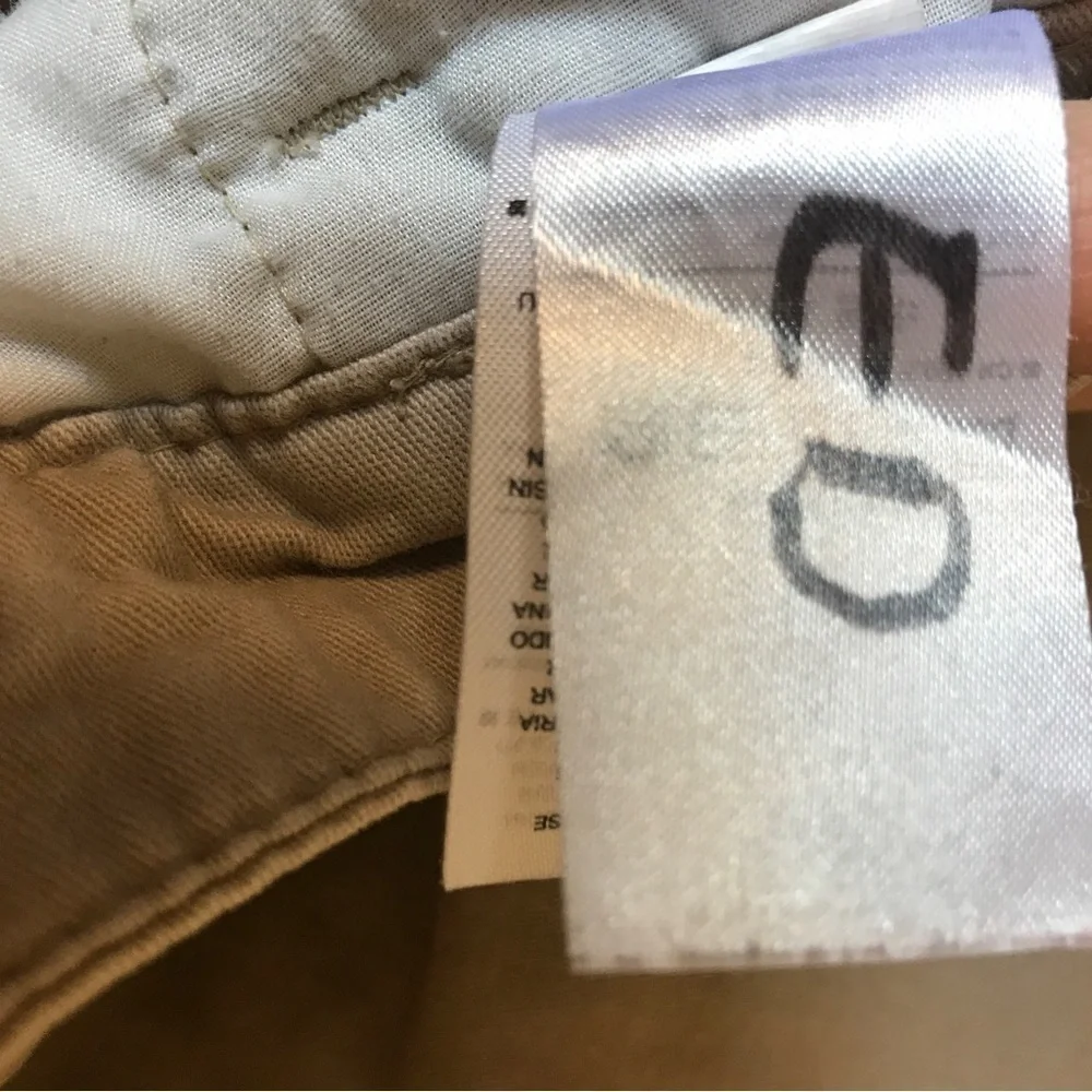 Bundle 2 old navy kids Bermuda slim and Bermuda stretch khaki shorts
